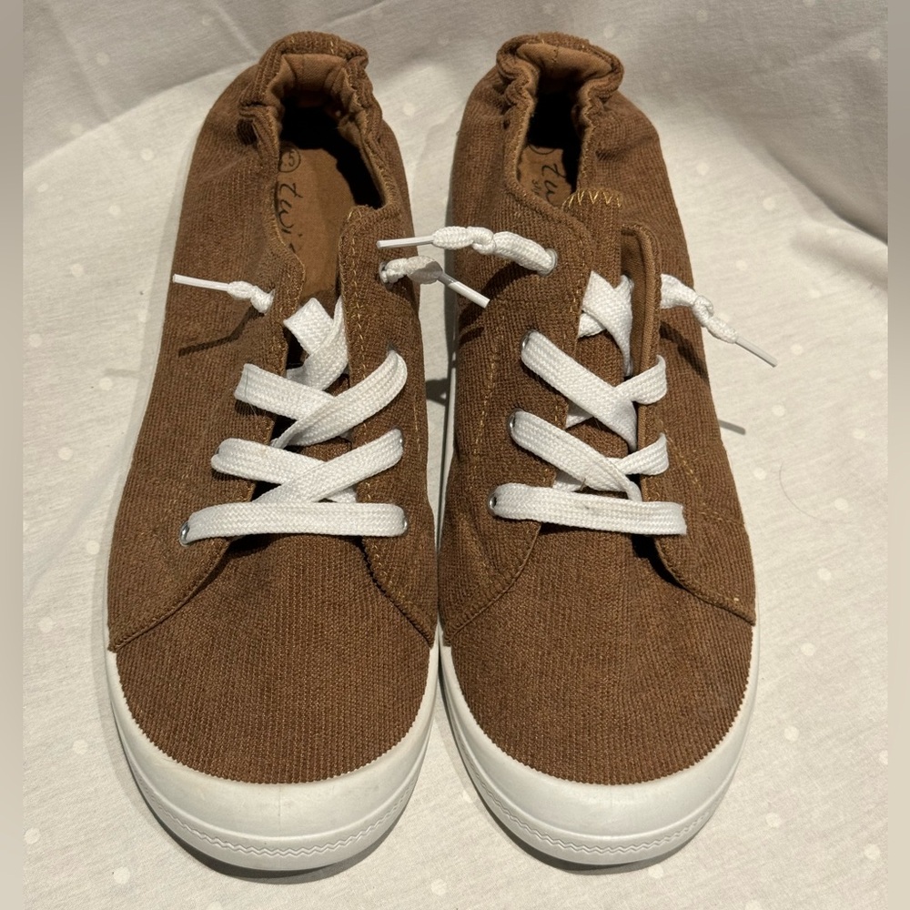Twisted Shoes Womens Size 8.5 Pull On Lace Up Sneaker corduroy Fabric Casual